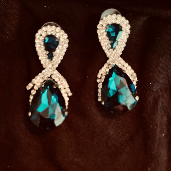 Emerald and Rhinestone Evening Earrings - Picture 2 of 3